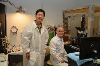 Jigong Wang and Jin Mo Chung in the UTMB Chung Research Lab