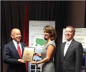 FAA Administrator Michael Huerta presents award to Tarah Castleberry and Chuck Mathers