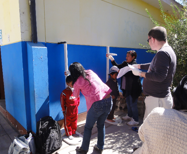 Dr. Miguel Cabada assesses Peruvian children for malnutrition due to infectious diseases.