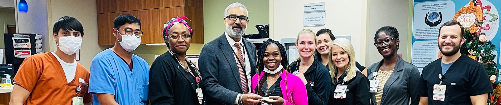 Dr. Gulshan Sharma presenting award