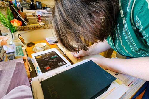 Ulli Budelmann a woman signs a book