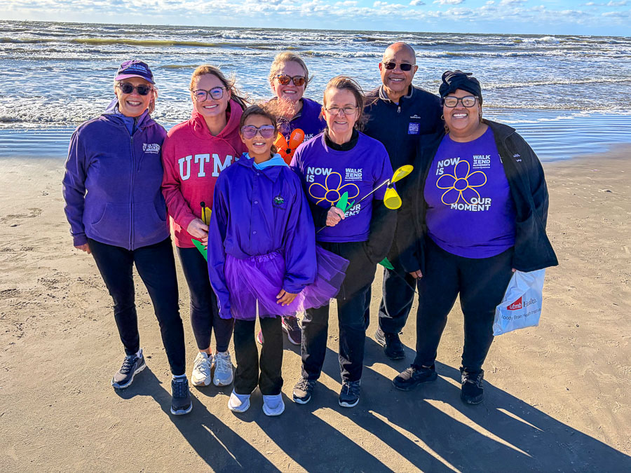 Walk to END Alzheimer's 2026 group of participants on the beach