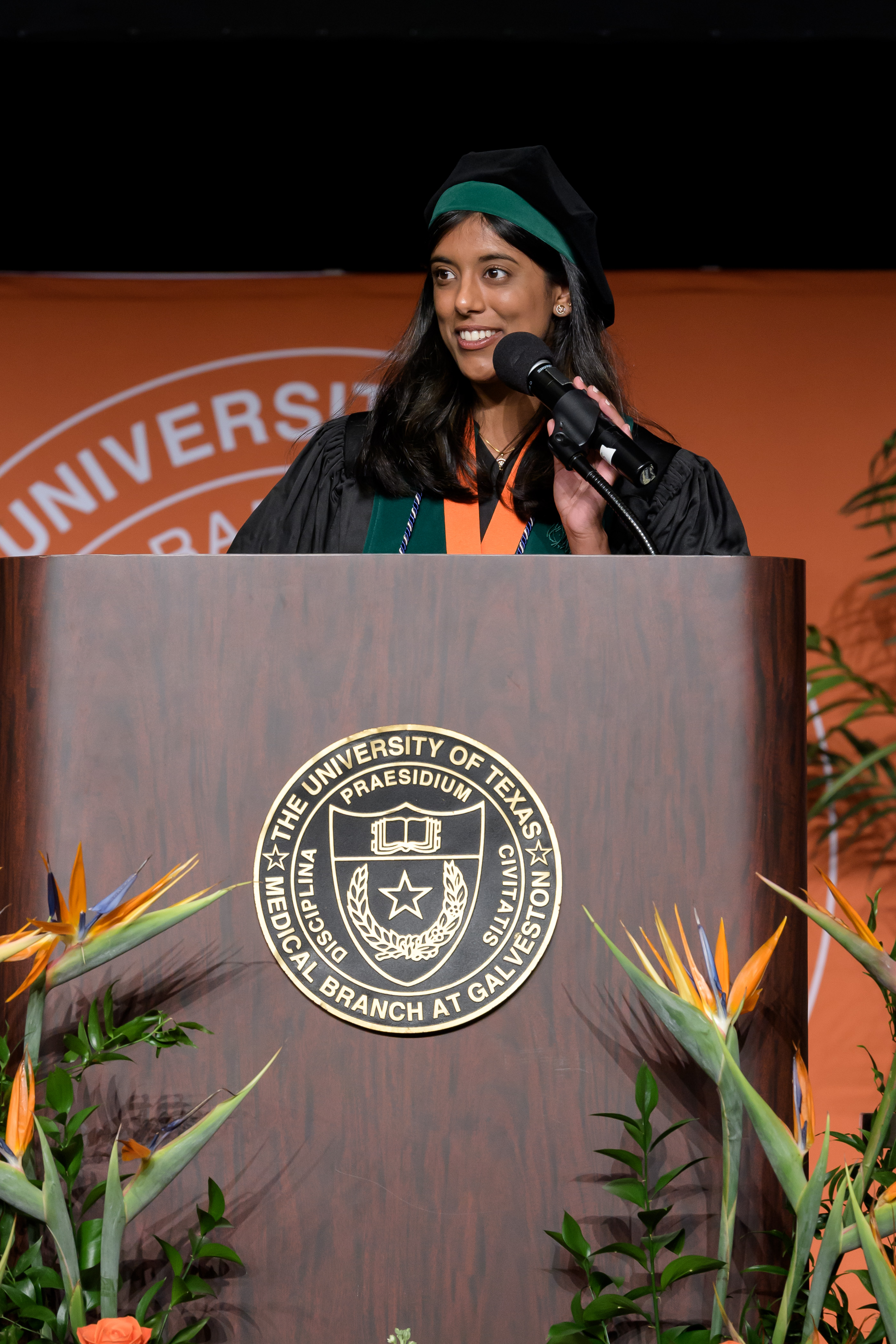 Shilpa Rajagopal, Gold-Headed Cane recipient, delivering a speech at the 2026 JSSOM MD Commencement