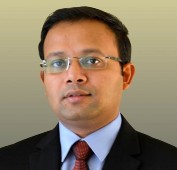 Man wear a suit and glasses