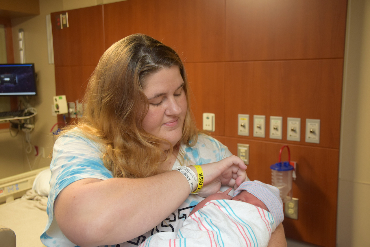 Patient Latasha Vernon and her twin newborns.