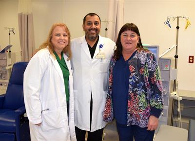 Dr. Dave Khurana with Jennifer Elmore (R), cluster nurse manager, and Beverly Pennington (L), nurse practitioner.