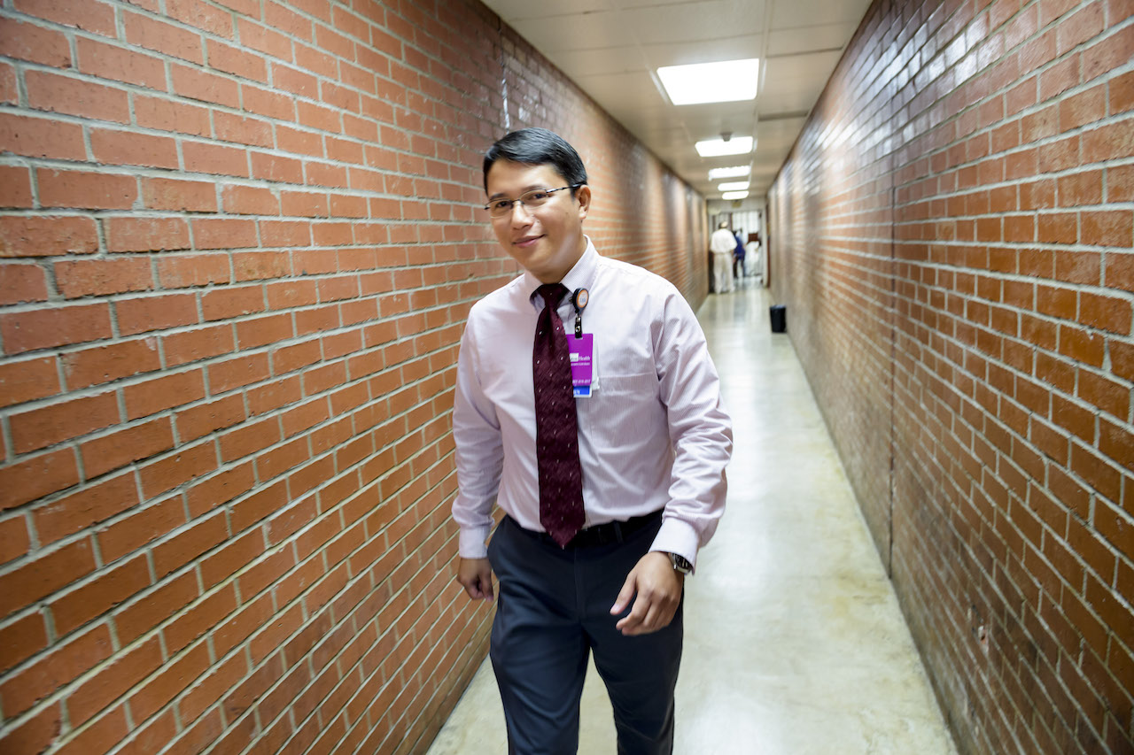 UTMB-CMC Nurse Manager Vincent Ong walks down the hallway leading to the medical unit at the Ramsey Unit in Rosharon. 