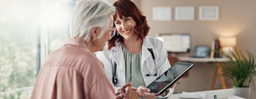 A neurologist explains brain imaging results to a patient during a stroke and vascular neurology consultation.