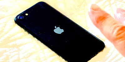 old iphone with apple showing
