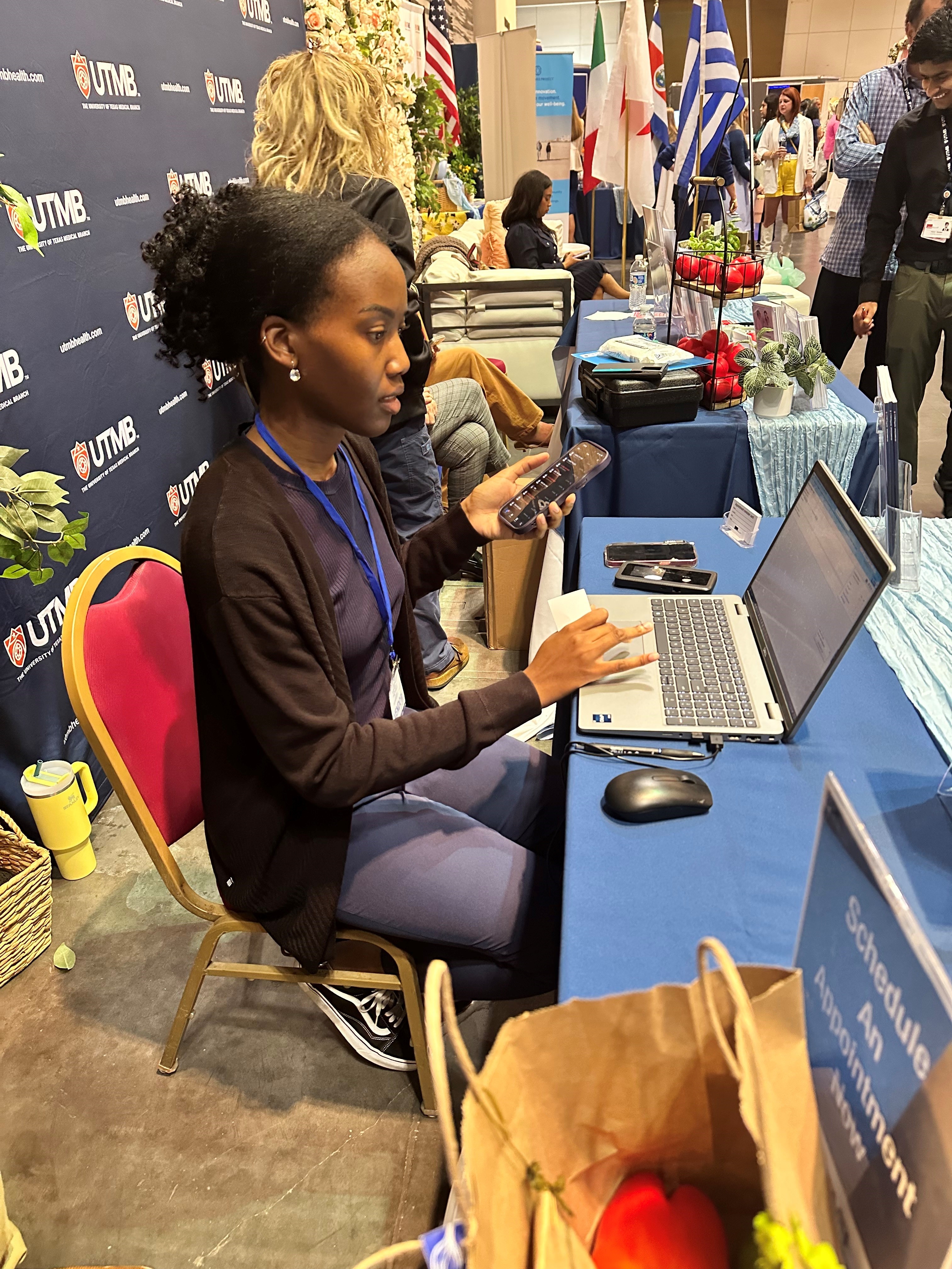 Photo of resident Ashley Echeta helping a patient get an appointment during the Galveston Women's Conference