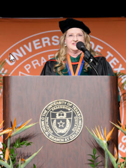 Photo of Jennifer R. Raley, MD administered the Physician’s Oath to the members of the Class of 2026