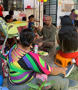 Dr. Robert Rodriguez speaking with mothers of children receiving services from the El Comedor Project.
