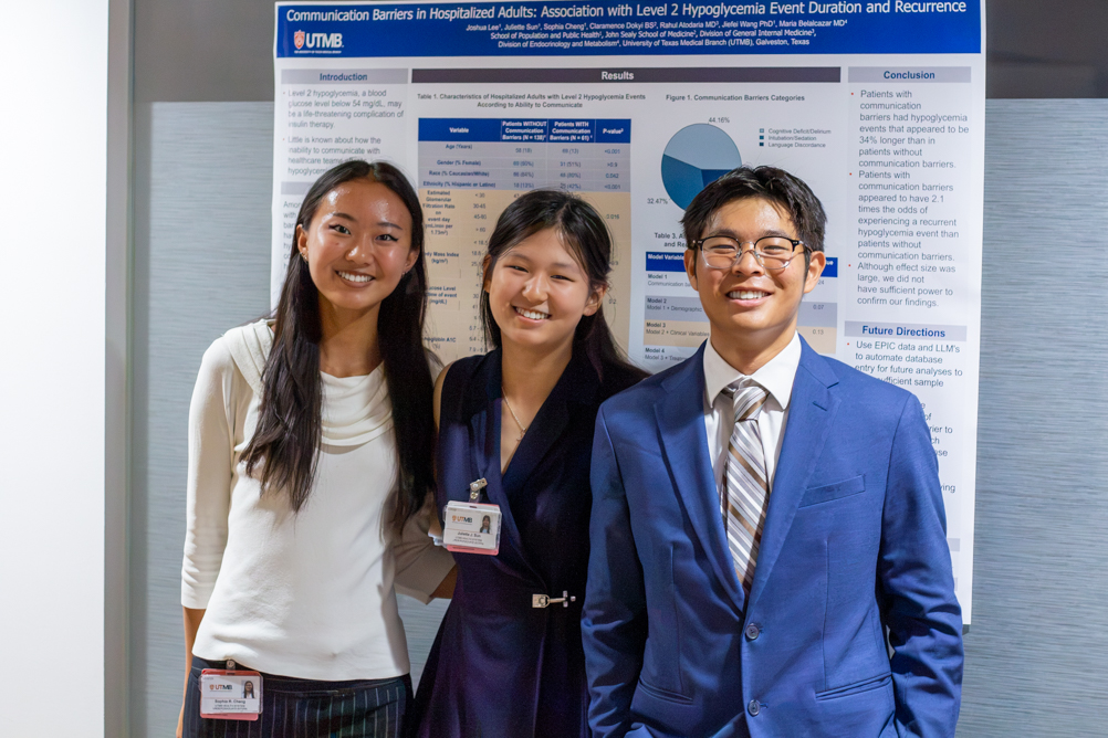 IMG_2869 Three SIBDS students stand beside a poster about communication barriers among hospitalized adults with level 2 hypoglycemia.