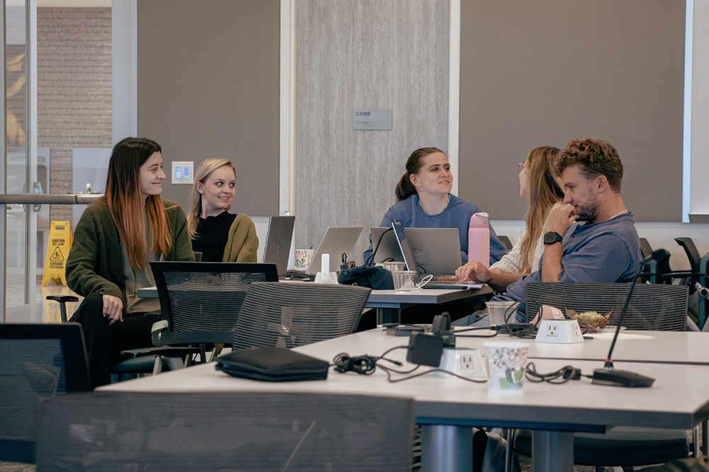 IMG_3043 Students and mentors talk over laptops between working sessions at the Clinical Informatics Datathon.